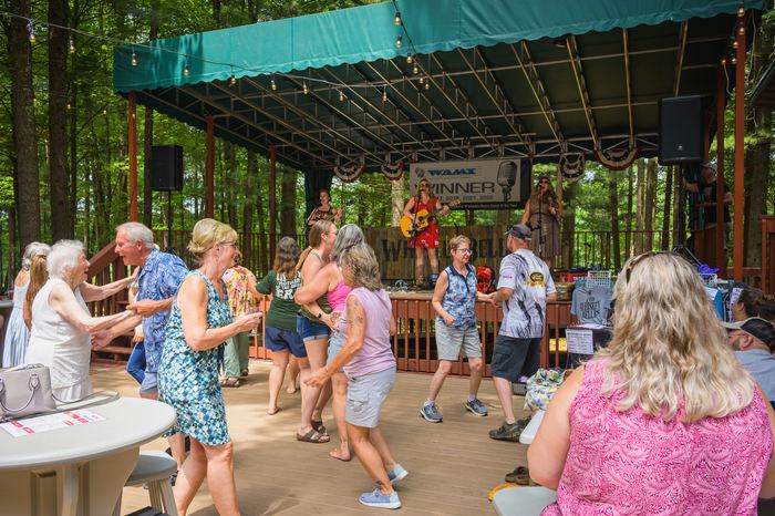 The Whiskeybelles + Aaron Williams and the Hoodoo at Fawn Creek Winery